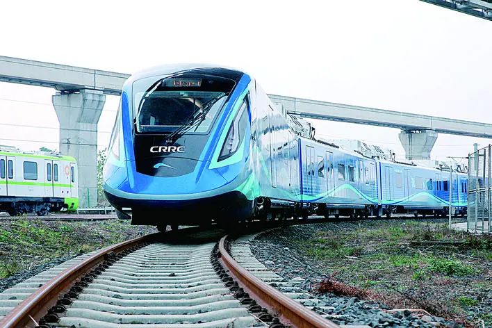 中车长客研制的全球首列氢能源市域列车上线运营.&nbsp