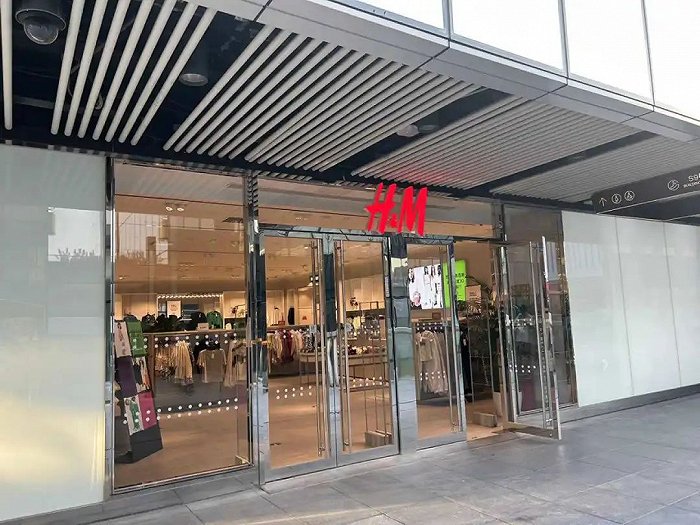 图/H&M三里屯旗舰店，源流/燃次元拍摄