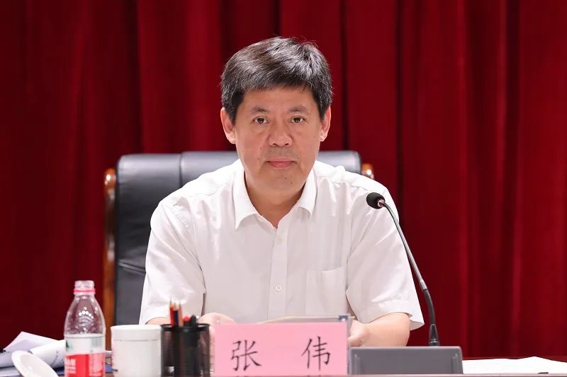 张伟 山东发展投资控股集团有限公司党委副书记,董事,总经理