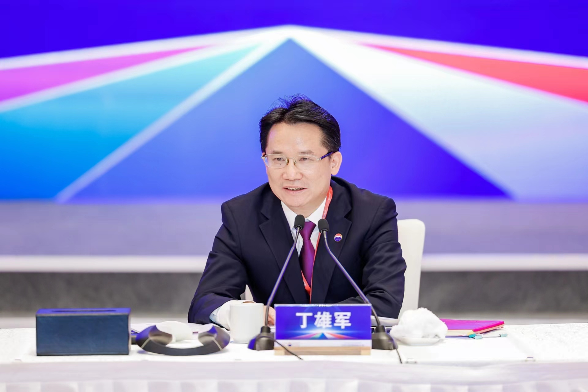 贵州茅台董事长丁雄军白酒产业韧性十足长期持股是正确选择