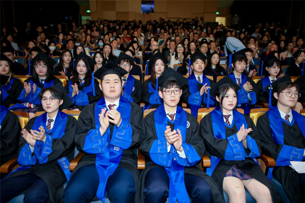 逐梦再启航 青浦协和双语学校举行首届高中生毕业典礼|高中生_新浪