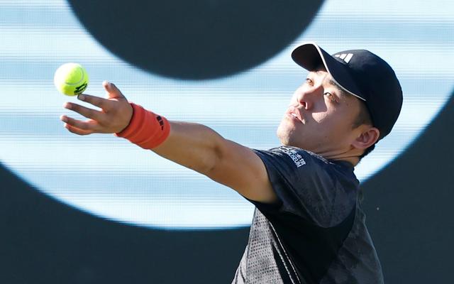 吴易昺获取生存首场草地收效。 图/新华社