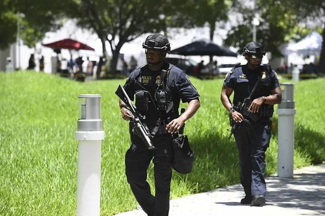 特朗普庭上沉默,庭外"开火"|特朗普_新浪财经_新浪网