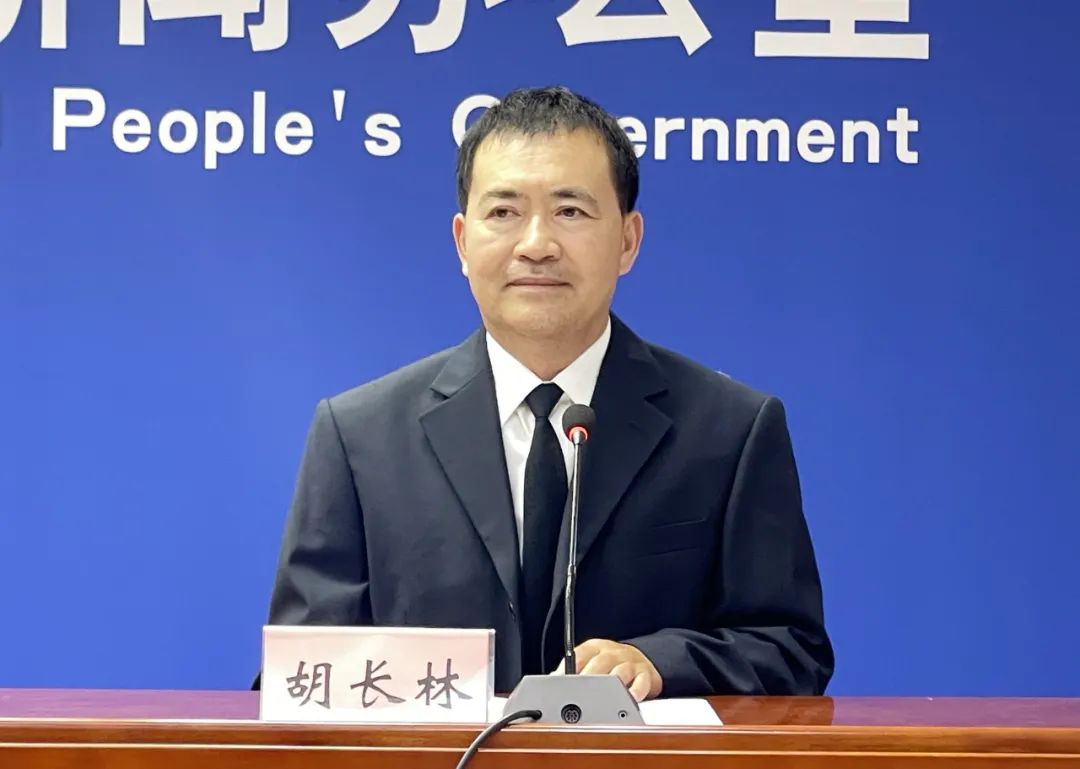 胡长林:申请因病致贫重病患者,申请材料主要包括:户口簿,身份证等证件