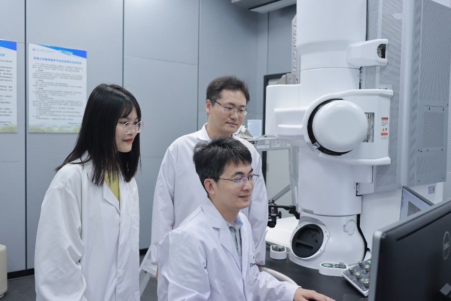 下得田间捉稻虫,进得实验造原子,武汉大学一天发两篇《自然》