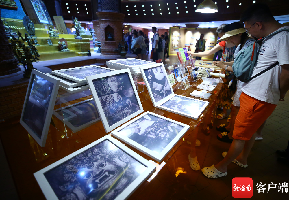 尼泊尔手工艺品展亮相三亚南山非遗节.通讯员 陈文武 摄