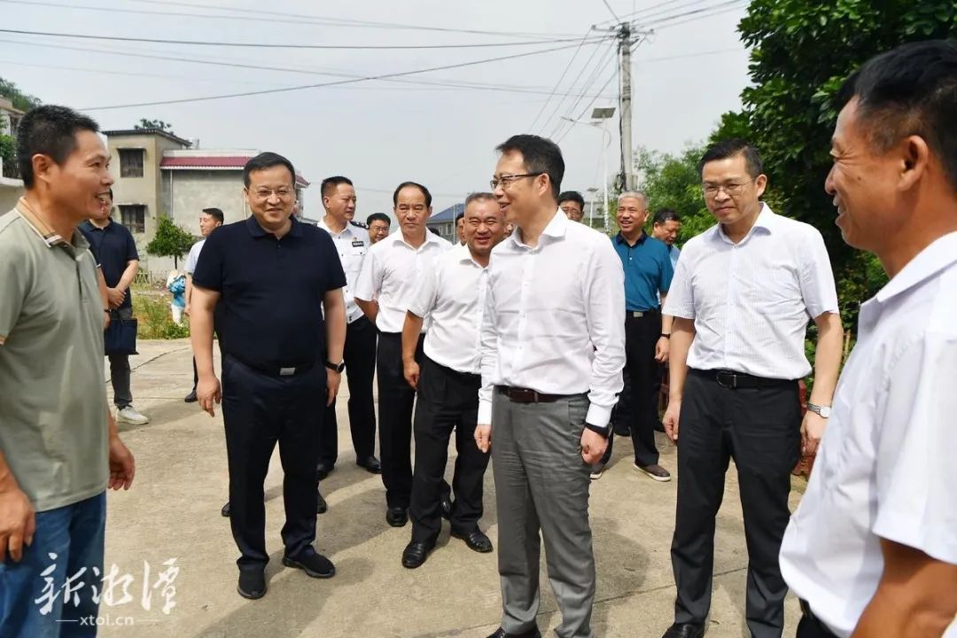 6月15日,湘潭市委副书记,市长胡贺波率队深入湘乡市,湘潭县开展"走