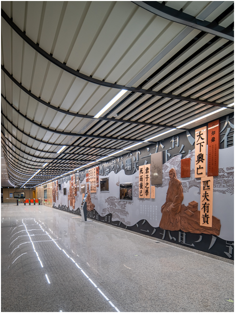 玉山广场站:昆山历史悠久,文化繁荣,是"百戏之祖"昆曲的发源地,玉山