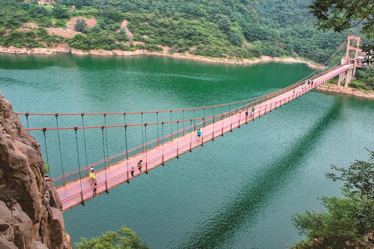 漳河小三峡游记王江岚"东方欲晓,莫道君行早,踏遍青山人未老,风景这边