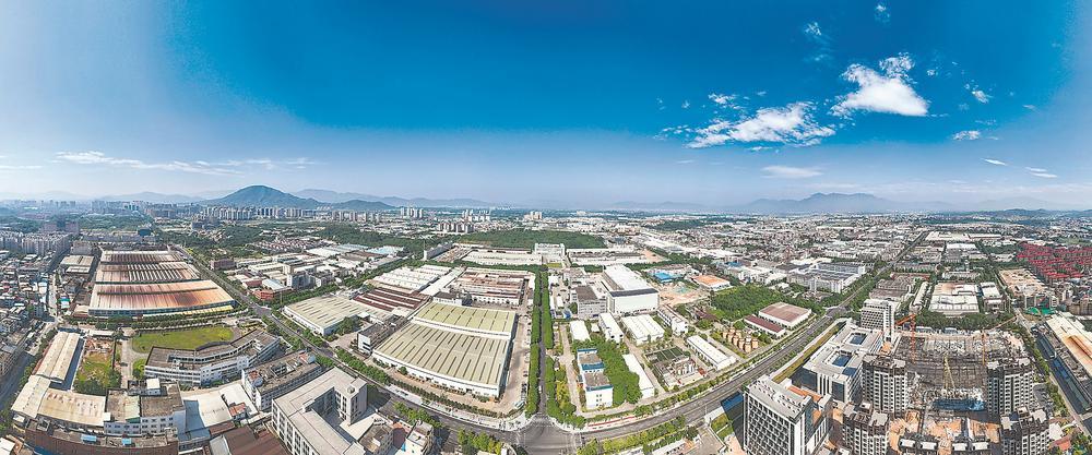 金峰开发区俯瞰图 郑文典 摄