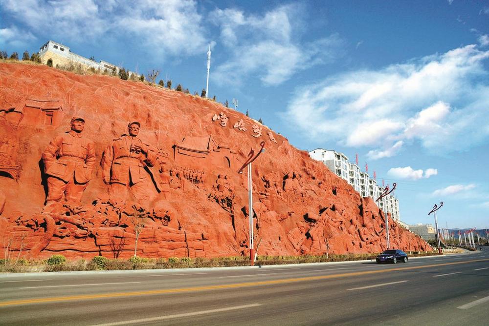 "九千将士进涉县 三十万大军出太行"大型红色抗战主题雕塑墙.(资料片)