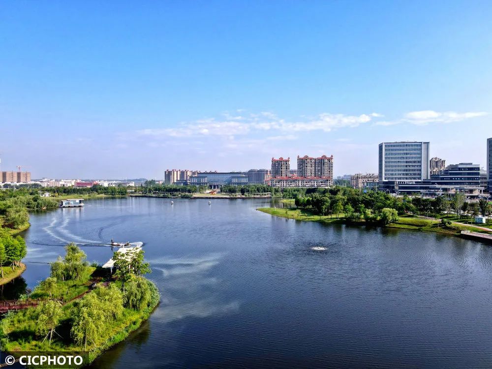 2023年5月28日在江西省赣江新区中医药科创城星海湖公园拍摄的景色.