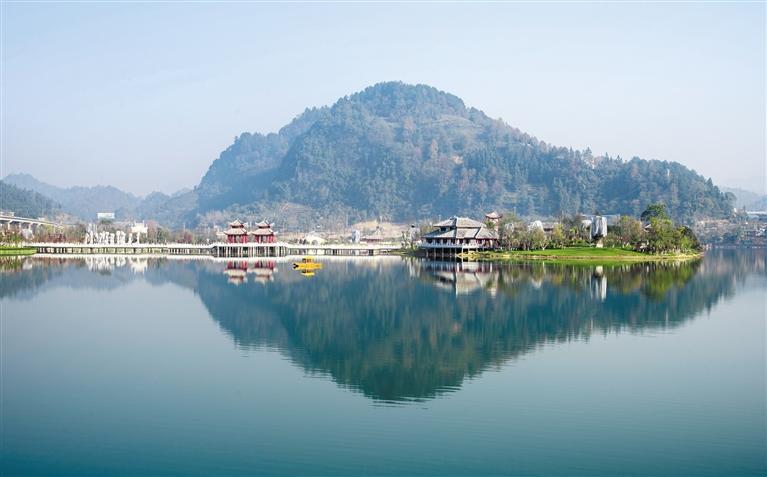 (黔西南州河长办供图)↓人水和谐的都匀剑江河.(黔南州水务局供图)