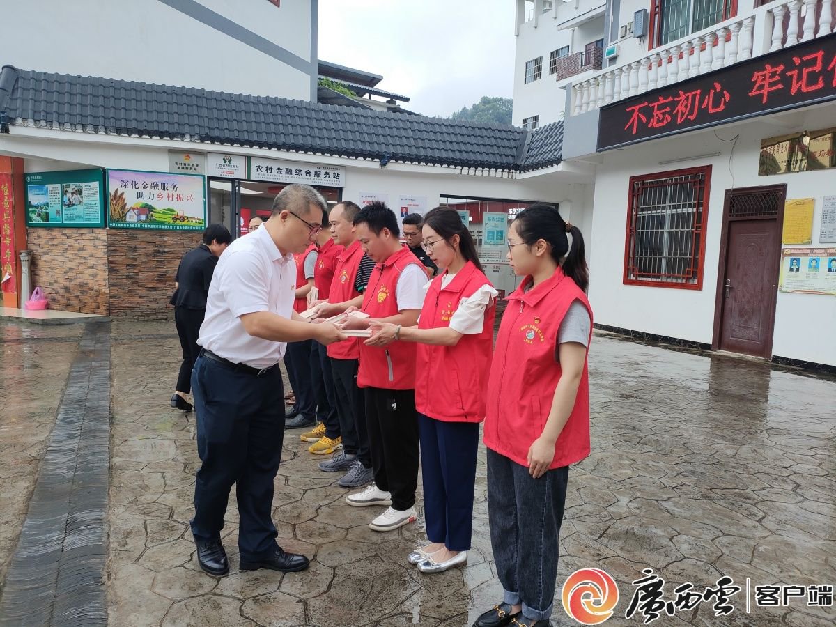“文秀,我们想念你!”——百色干部群众深切缅怀“时代楷模”黄文秀|黄文秀扶贫日记_新浪财经_新浪网