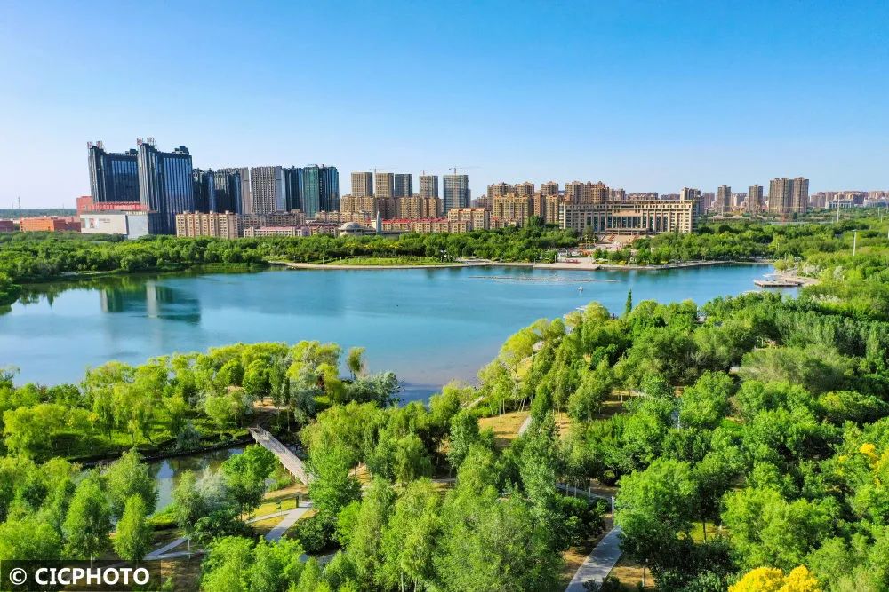 2023年6月6日在新疆昌吉回族自治州昌吉市滨湖河中央公园拍摄的精色