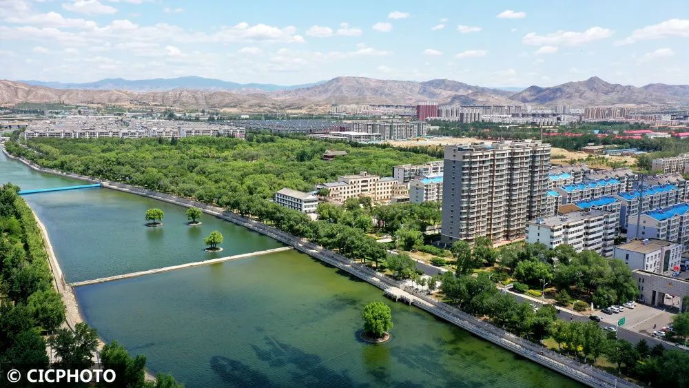 2023年6月5日在河北省张家口市宣化区拍摄的柳川河生态长廊一景.