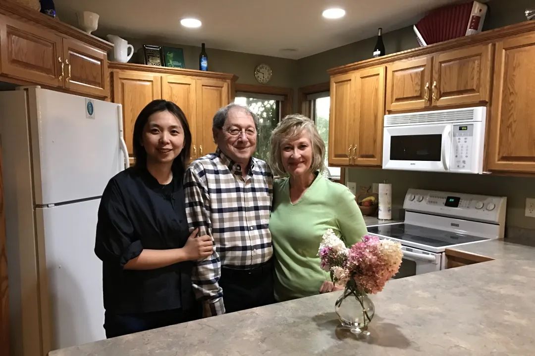 陈子隽与迈克·肖恩夫妻合影