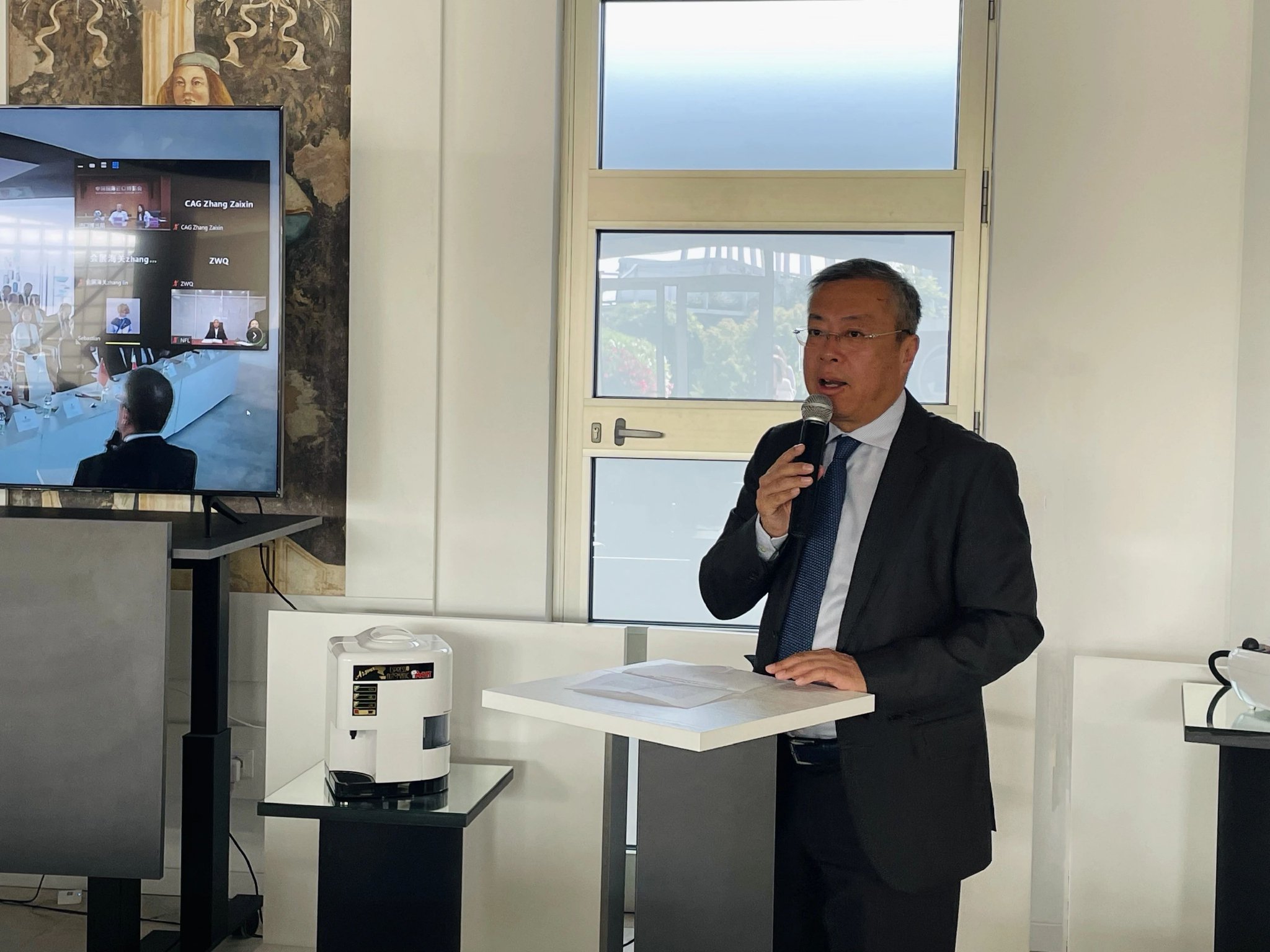 中国驻意大利大使馆公使衔经济商务参赞李滨致辞