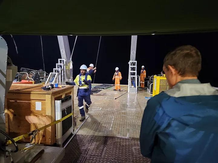 ↑勒布发布的探险团队照片