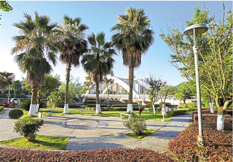 涟江广场成为市民休闲好去处. 陈宁 摄