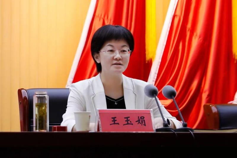 曾任平顶山学院团委书记,河南省平顶山市郏县县委副书记,平顶山市石龙