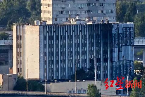 ↑乌克兰国防部情报总局大楼遭俄导弹袭击