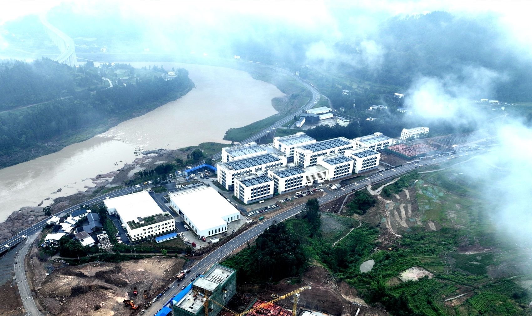 6月8日,巴中市通江县新能源新材料产业园内,年产40万吨超微细粉体材料