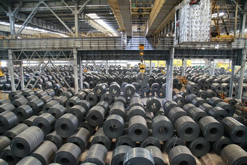 图为华菱涟钢2250热轧板厂的全自动化生产车间一角.