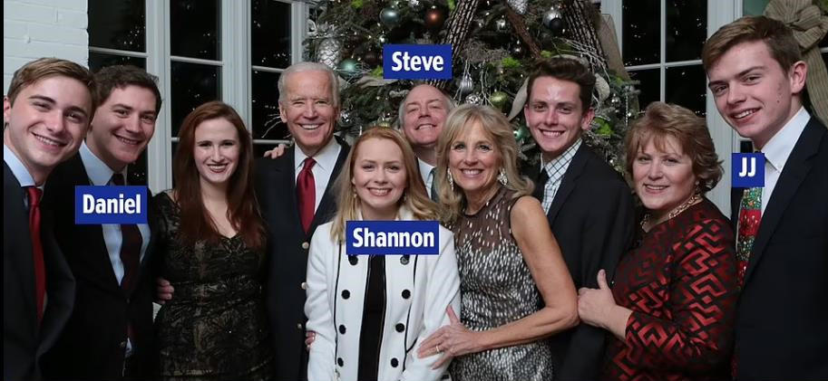 美国国务卿布林肯带着四处出访的沙利文牵出拜登政府里的家族权力网络