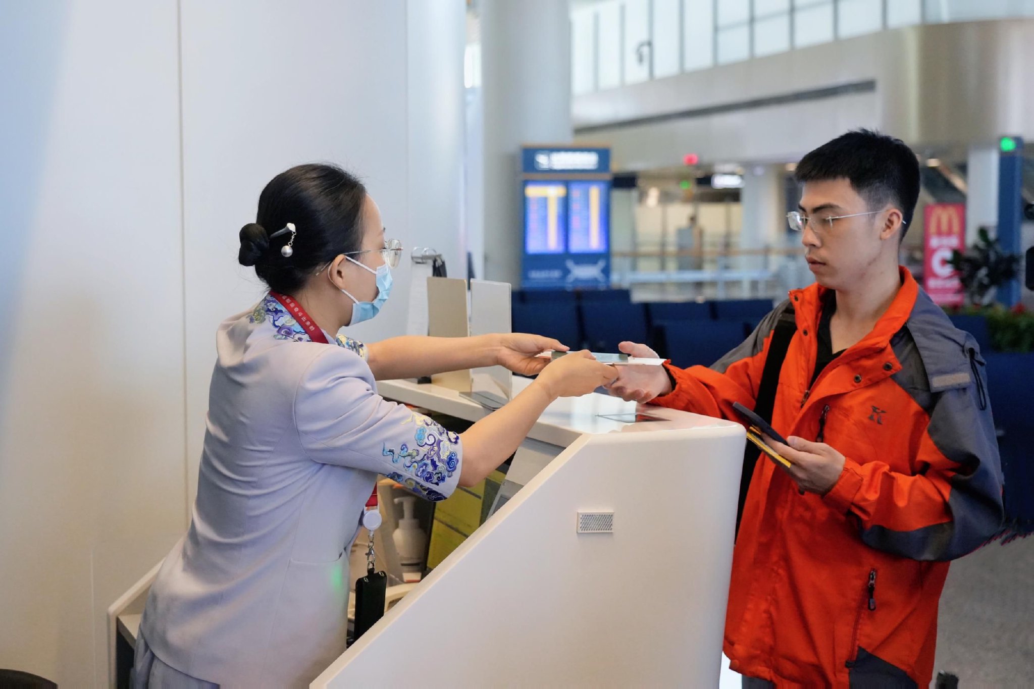 海口首次通航英国 海口⇌长沙⇌伦敦航线开通|海口市_新浪财经_新