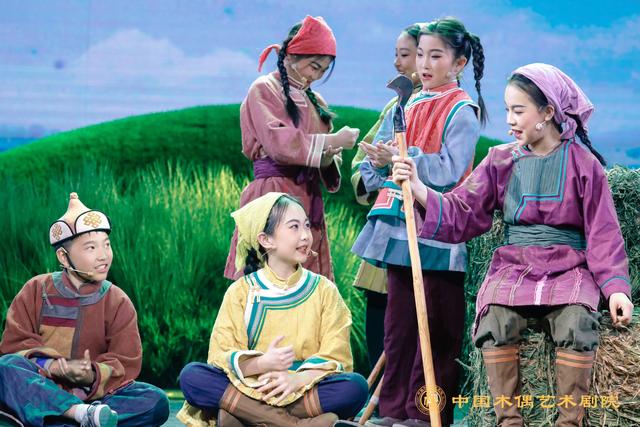 舞台剧《国家的孩子》首演,根据“草原母亲”都贵玛真实故事改编|舞台剧_新浪财经_新浪网