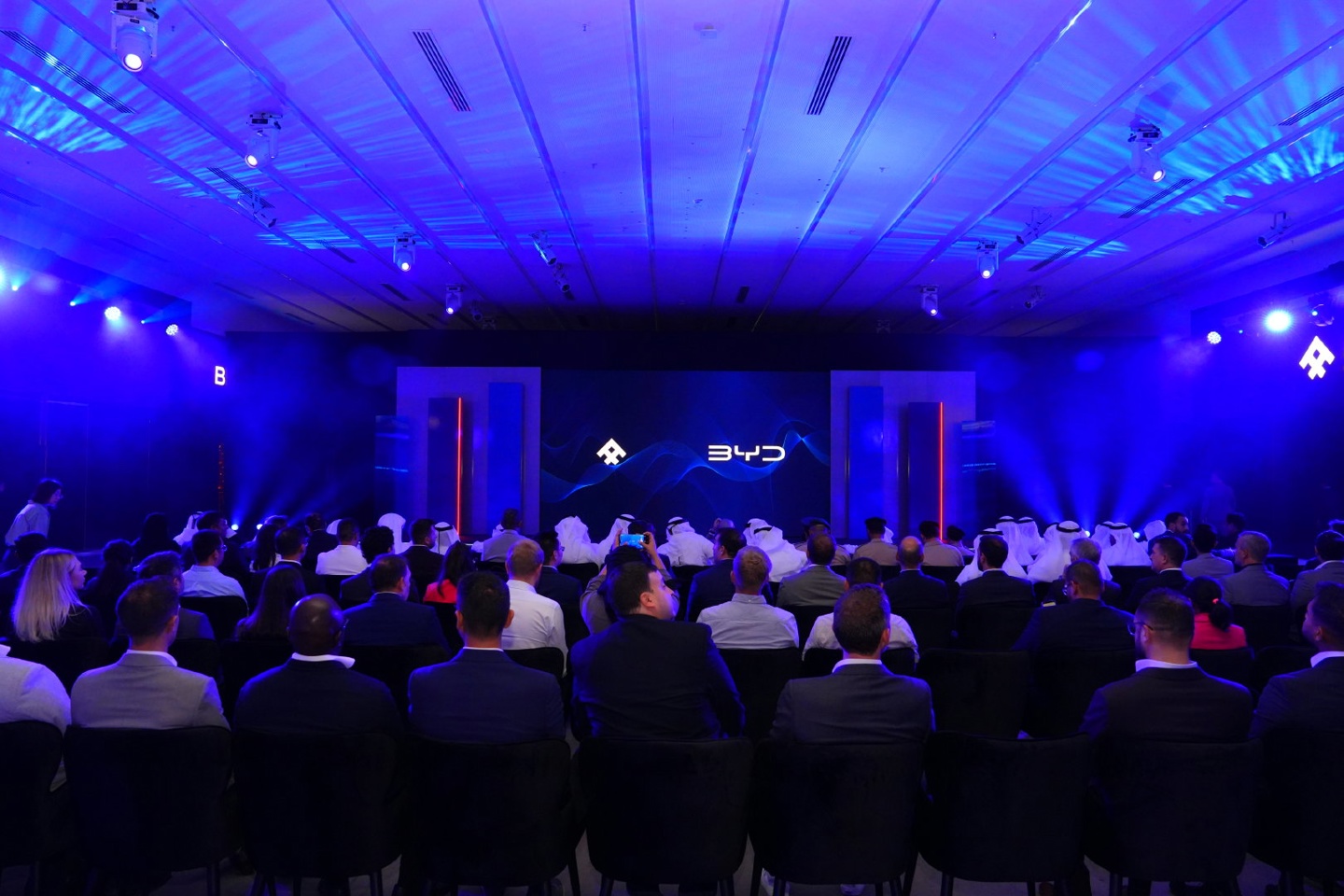 比亚迪在阿联酋推出元PLUS车型，开启中东乘用车市场