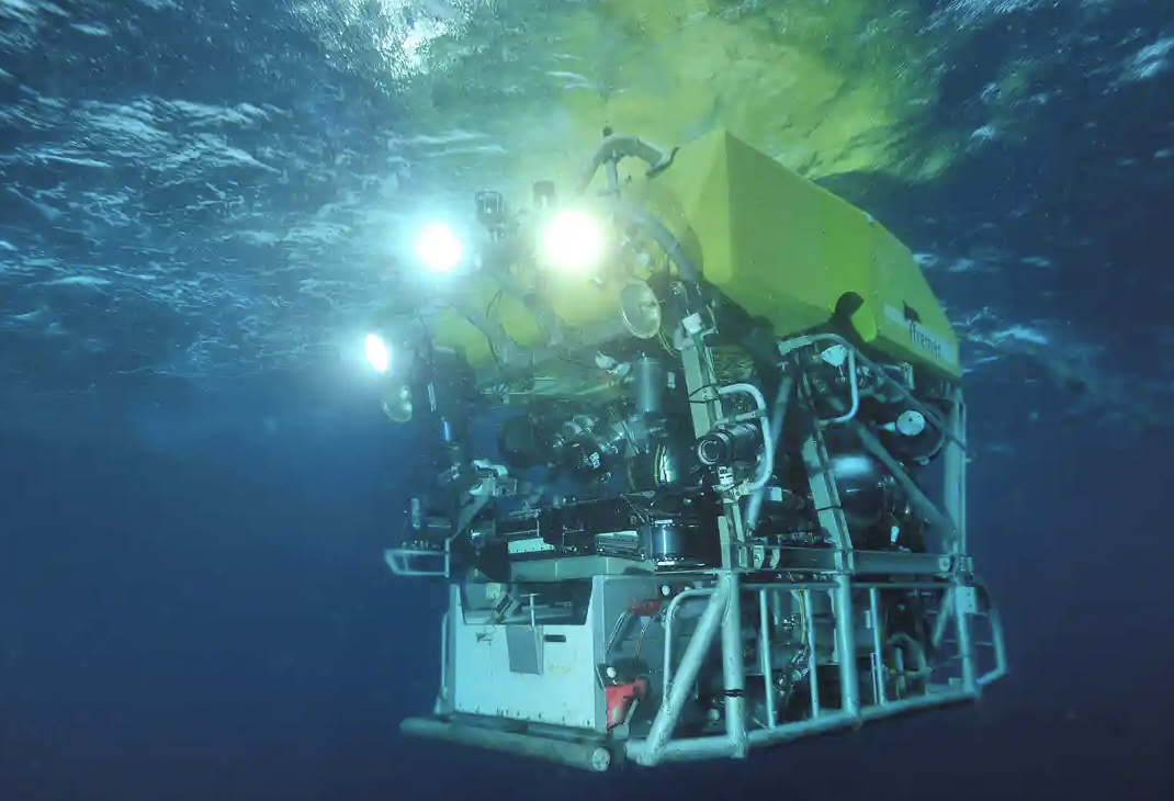 ↑法国科考船携带的ROV设备——Victor 6000最深下潜深度可达6000米