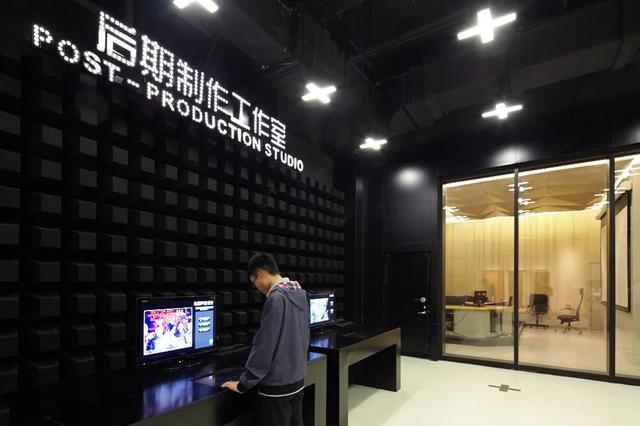 后期制作工作室图自:上海电影博物馆