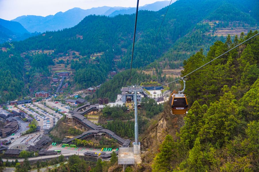 西江千户苗寨观光索道 任珍宇 摄