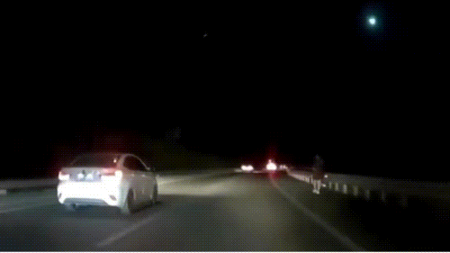 ▲网友在成都上空拍到的不明飞行物  视频gif