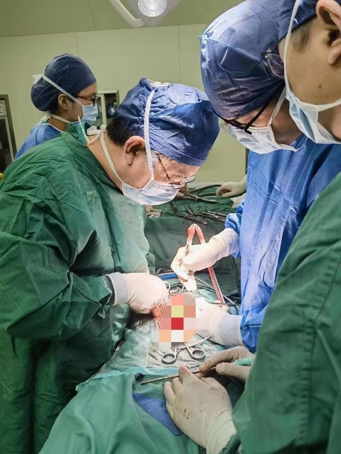 16岁藏族少年车祸下肢瘫痪,沪甬两地医生联手开展手术|手术_新浪财经