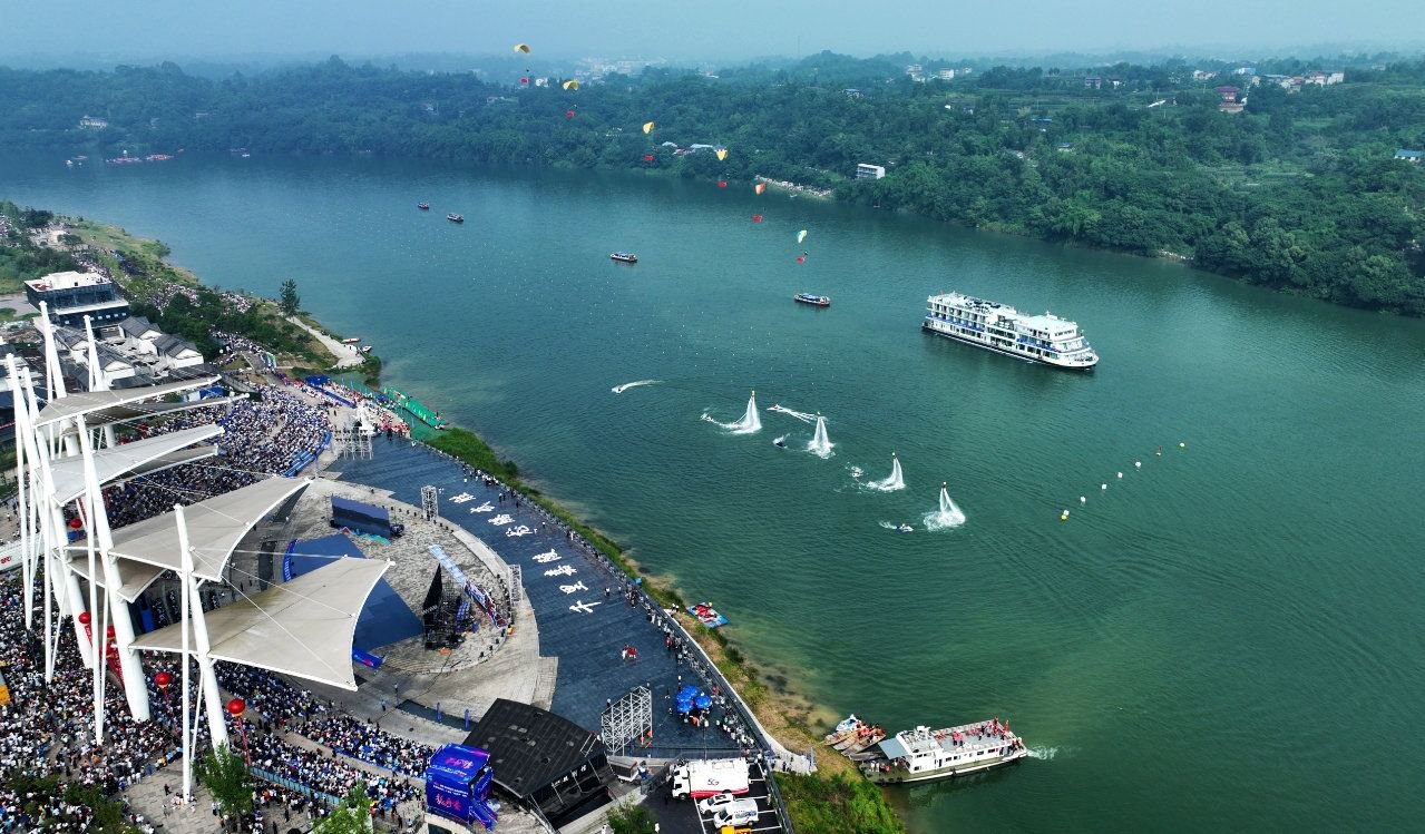 吃火锅——嘉陵江畔,川渝两地20支队伍龙舟竞渡|武胜_新浪财经_新浪网