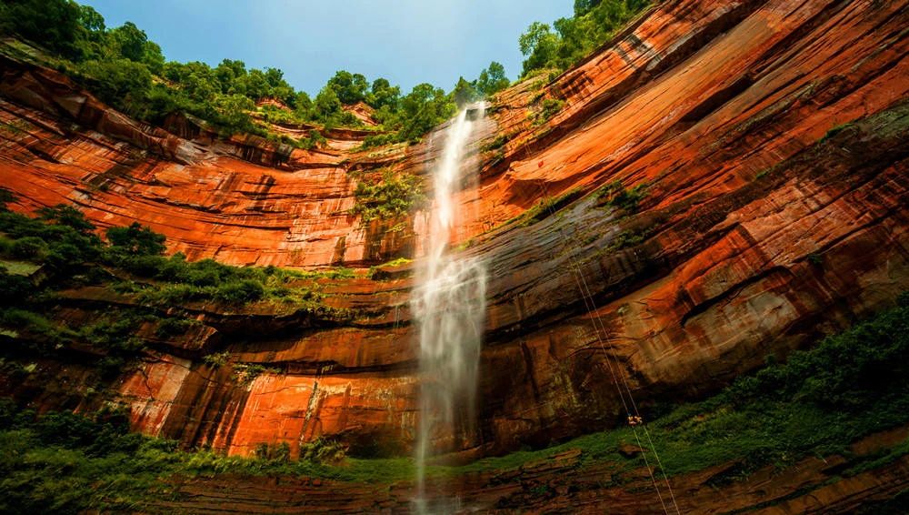 赤水丹霞佛光岩 图源:遵义市文化旅游局