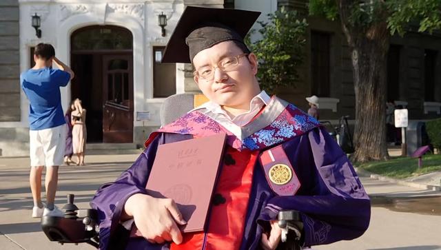 清华大学数学科学系2023届博士毕业生朱晓鹏.受访者供图