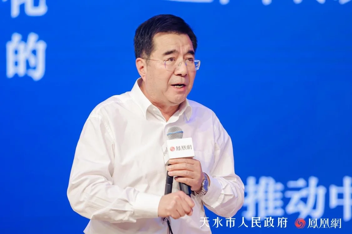 西北师范大学地理与环境科学学院研究员、博士生导师、甘肃黄河书院学术委员会常务副主任陈克恭发表主旨演讲。