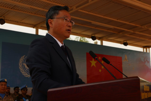 驻马里大使陈志宏赴加奥出席中国维和官兵授勋仪式|马里_新浪财经