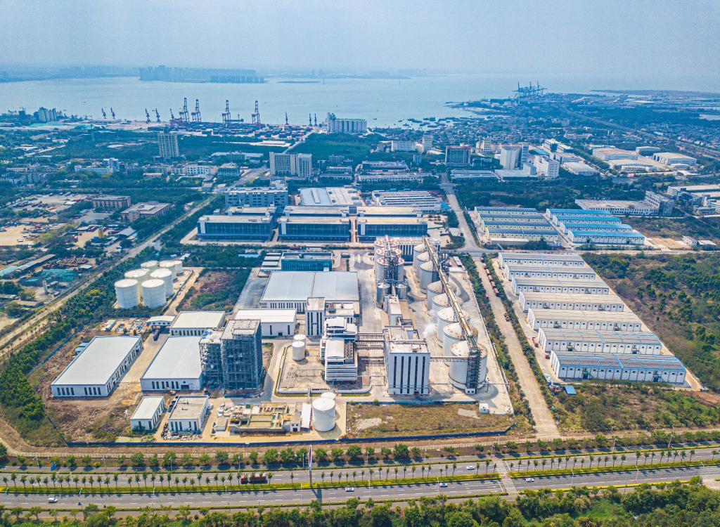 这是洋浦保税港区(无人机照片).新华社记者蒲晓旭 摄