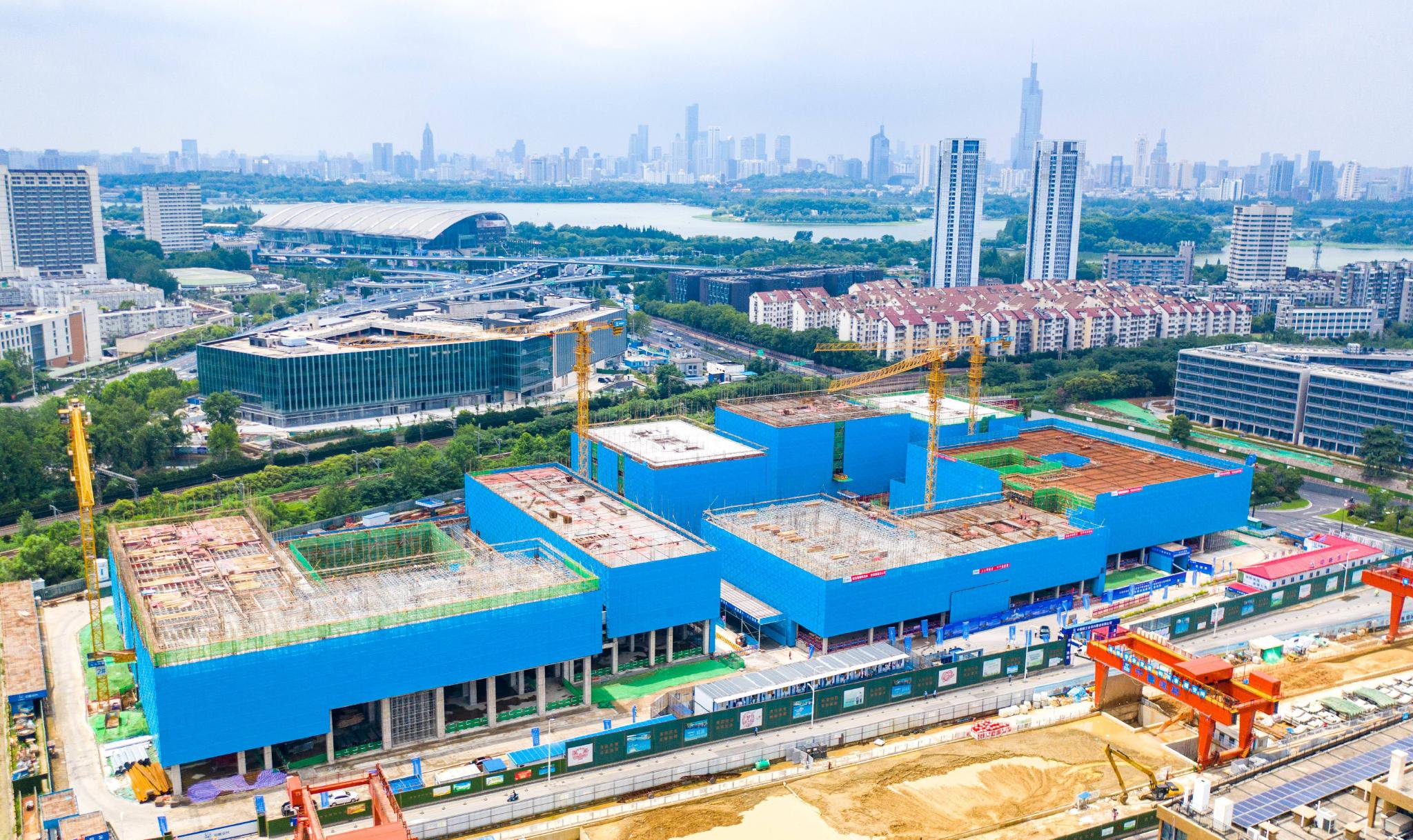 6月26日,位于南京玄武区红山新城的铁北红山国际社区a地块建设现场