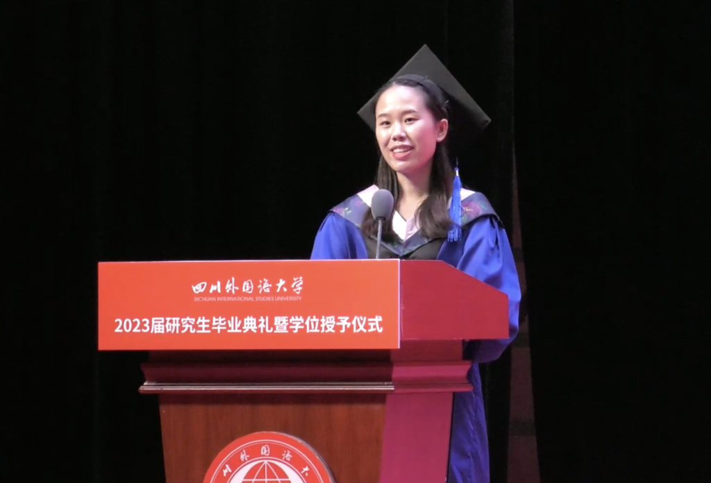 登上毕业典礼讲台的张静宇.受访单位供图