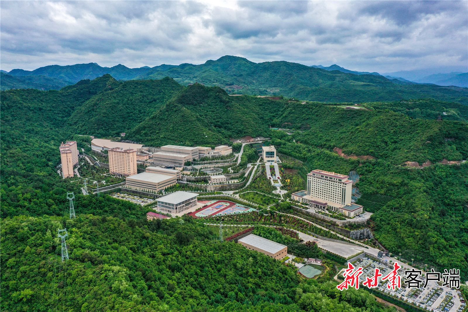 地处甘肃南部嘉陵江畔的陇南市徽县,不仅拥有丰富的铅,锌,铁,金,铜等