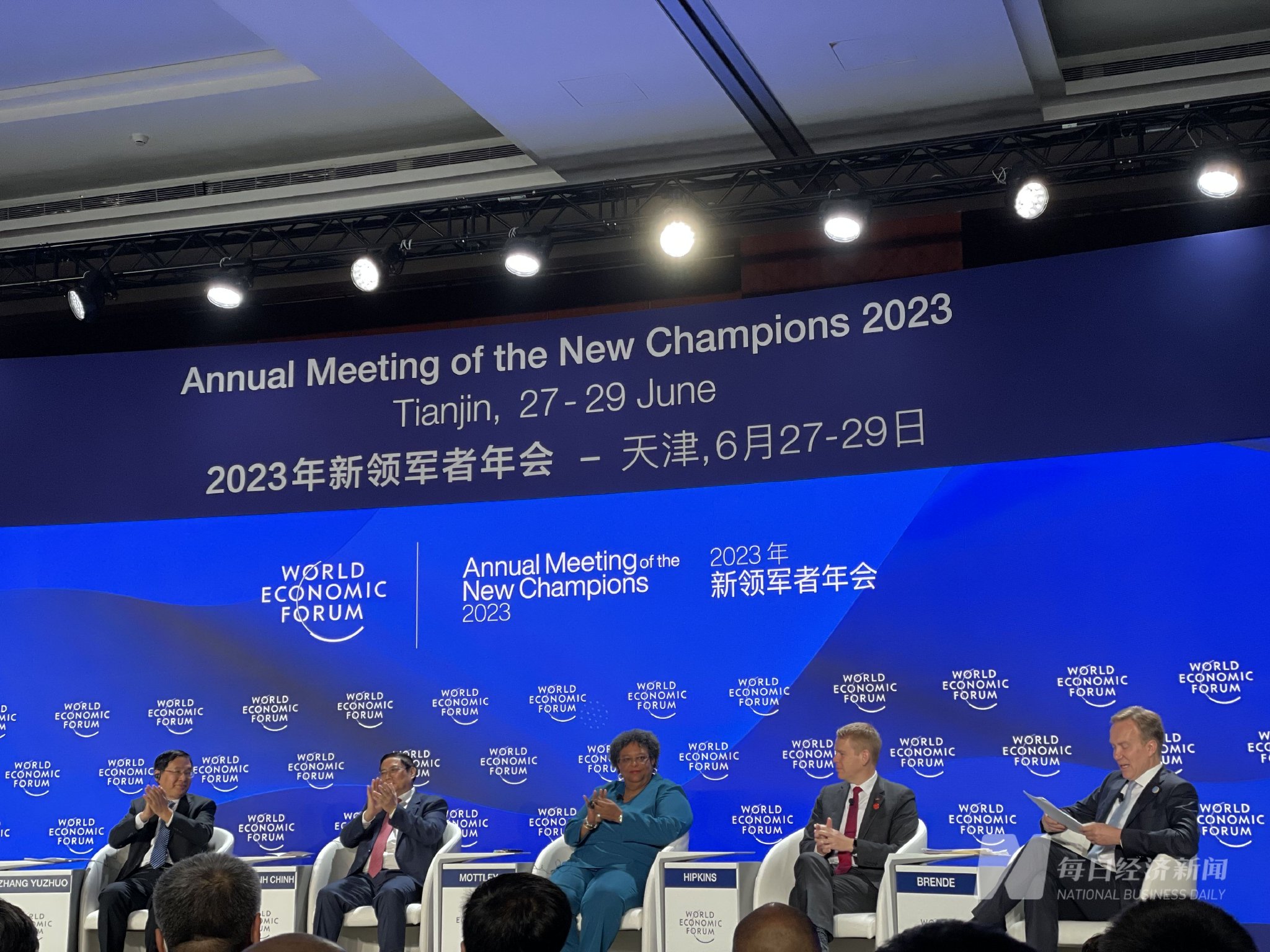 新西兰总理：绿色经济非常重要，新西兰正大力发展可再生能力