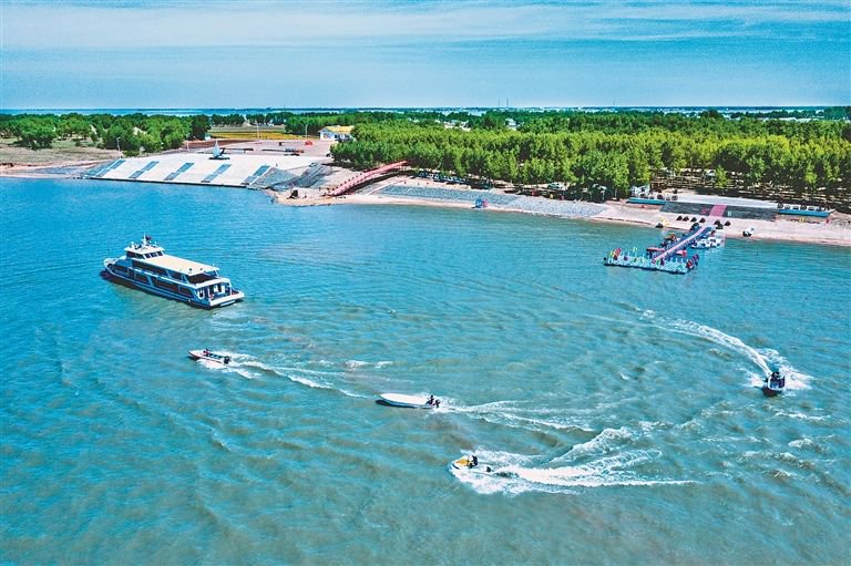 嘎日迪景区游船.