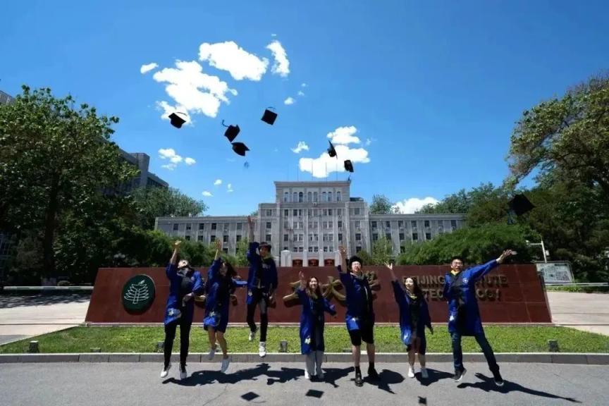 这些北京高校的毕业照太好看啦|人像_新浪财经_新浪网