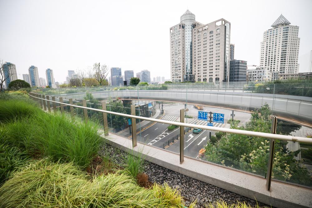 67"上海最美人行天桥"亮相,一端连着外滩滨江,一端连着董家渡核心区